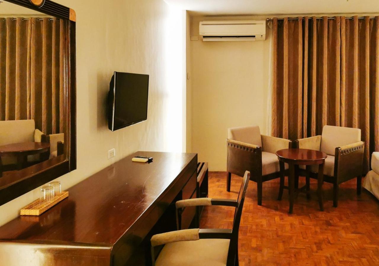 Reddoorz Plus Near Mango Avenue Cebu Room photo